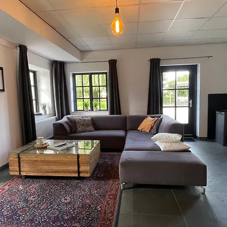 Weistraat, Heerlijke Vakantiewoning! Prachtig Gelegen In De Betuwe In Het Dorpje Tricht, Op Loopafstand De Linge *