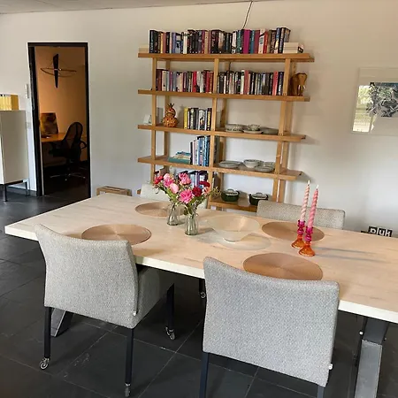 Weistraat, Heerlijke Vakantiewoning! Prachtig Gelegen In De Betuwe In Het Dorpje Tricht, Op Loopafstand De Linge Apartment