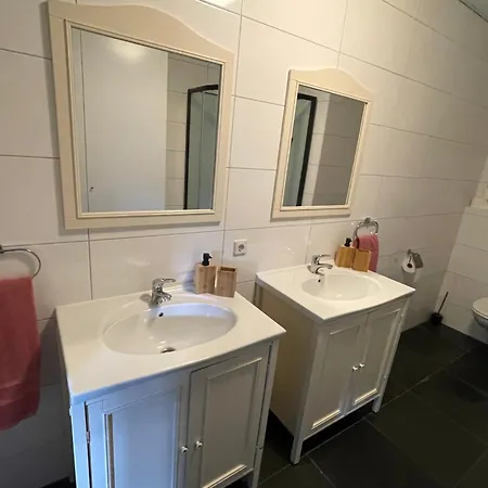 Apartment Weistraat, Heerlijke Vakantiewoning! Prachtig Gelegen In De Betuwe In Het Dorpje Tricht, Op Loopafstand De Linge